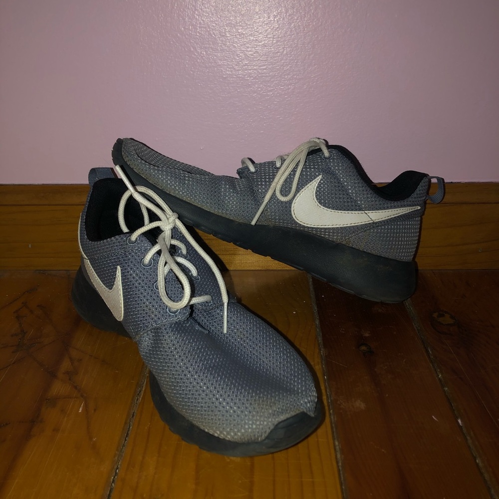 NIKE Roshis - Picture 2 of 4